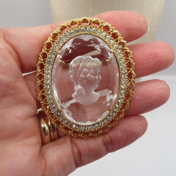Vintage Intaglio Cameo Glass Rhinestone Gold Tone Brooch - Picture 1 of 9